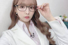 丽娜小姐姐,魅力四溢的时尚达人